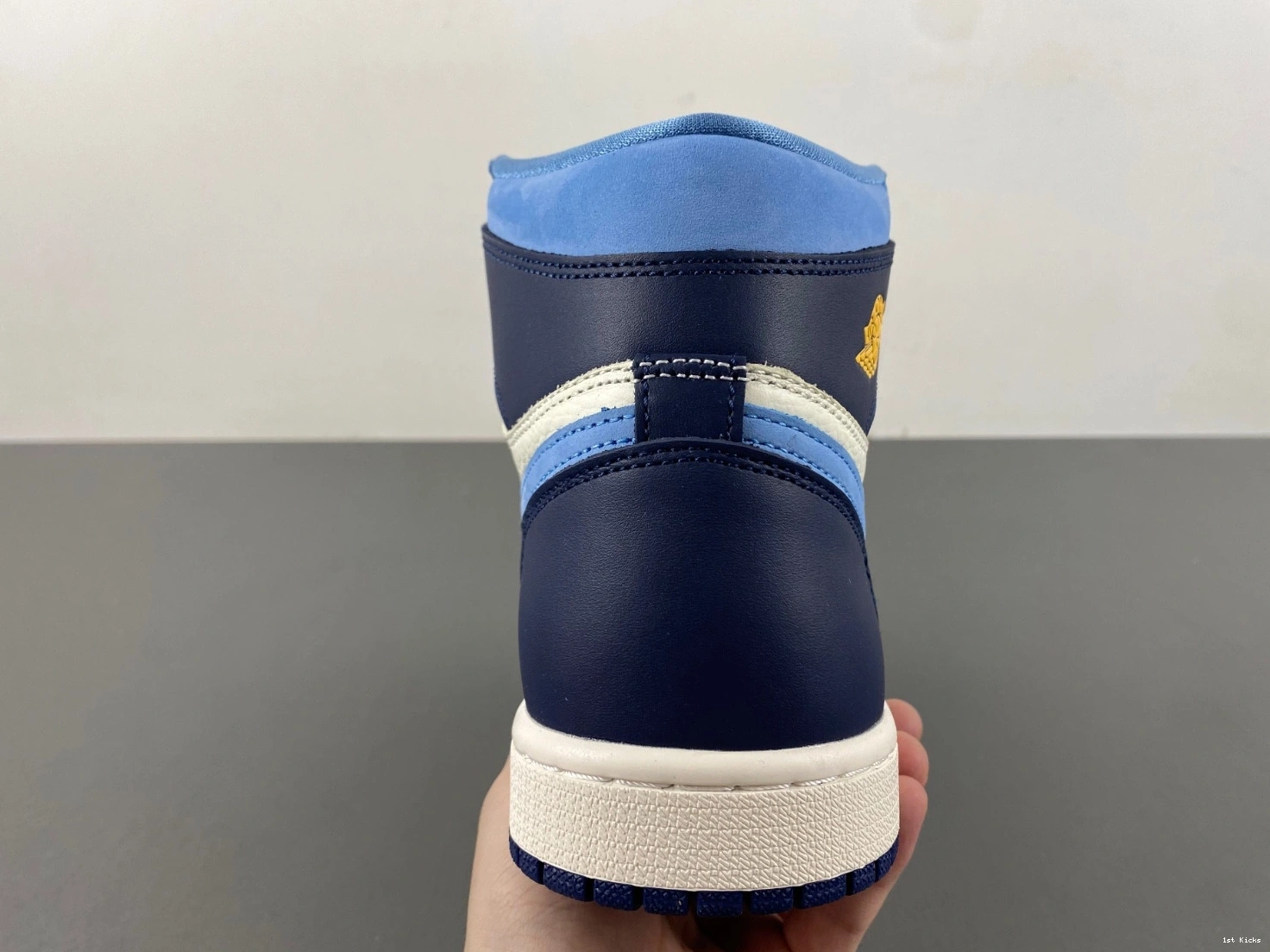 First Flight Air 1 in FD2596-400 Jordan High OG 1101